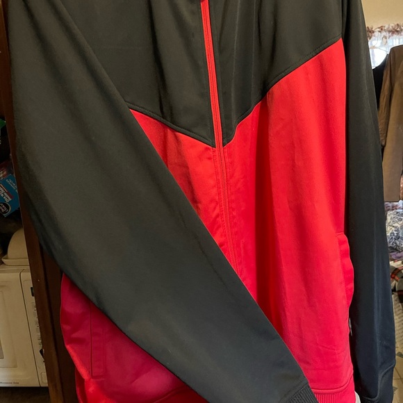 BCG XL red and black zip up light weight jacket - Picture 7 of 7